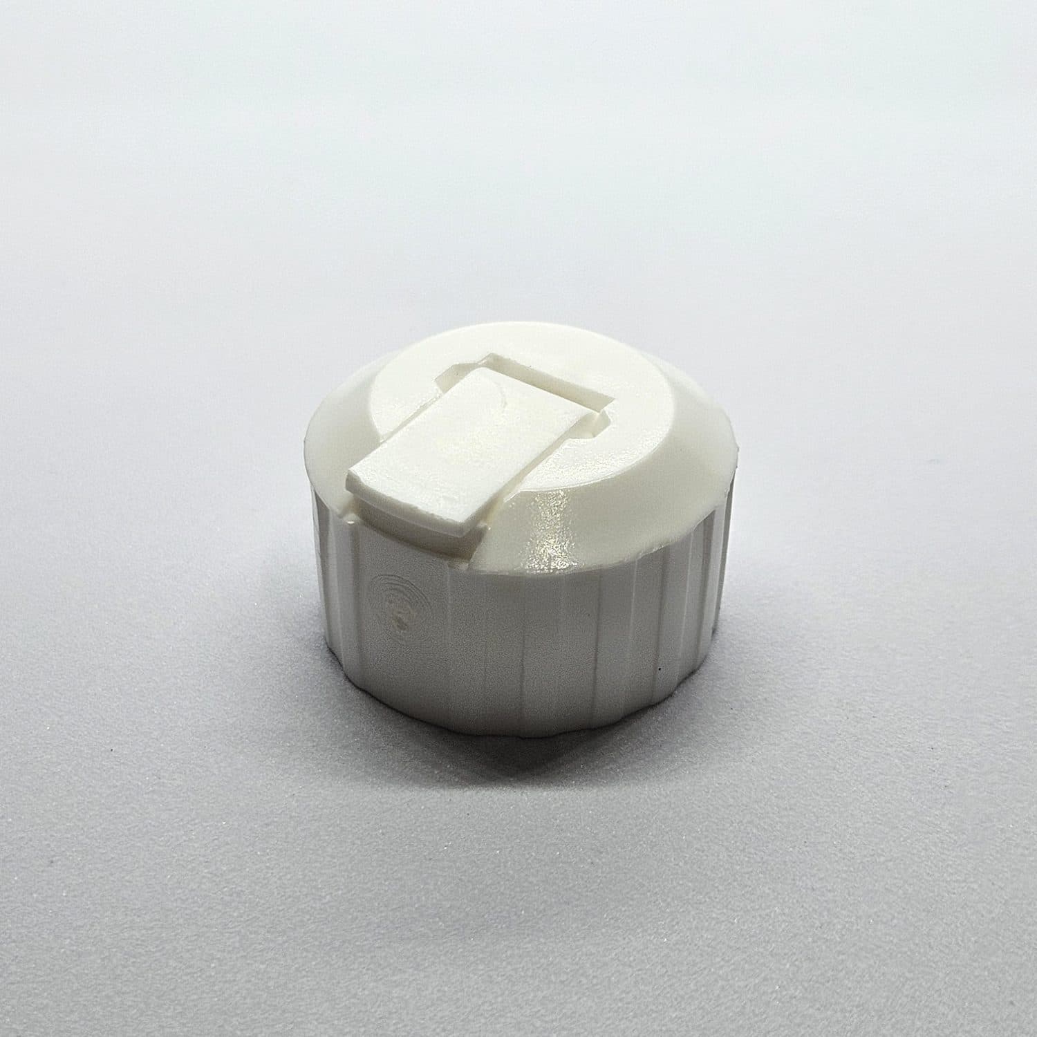 Tapa vertedor R-28 blanca · liner de espuma